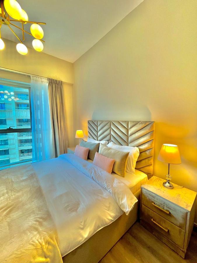First Class 2Br With Burj Khalifa & Downtown View ドバイ エクステリア 写真