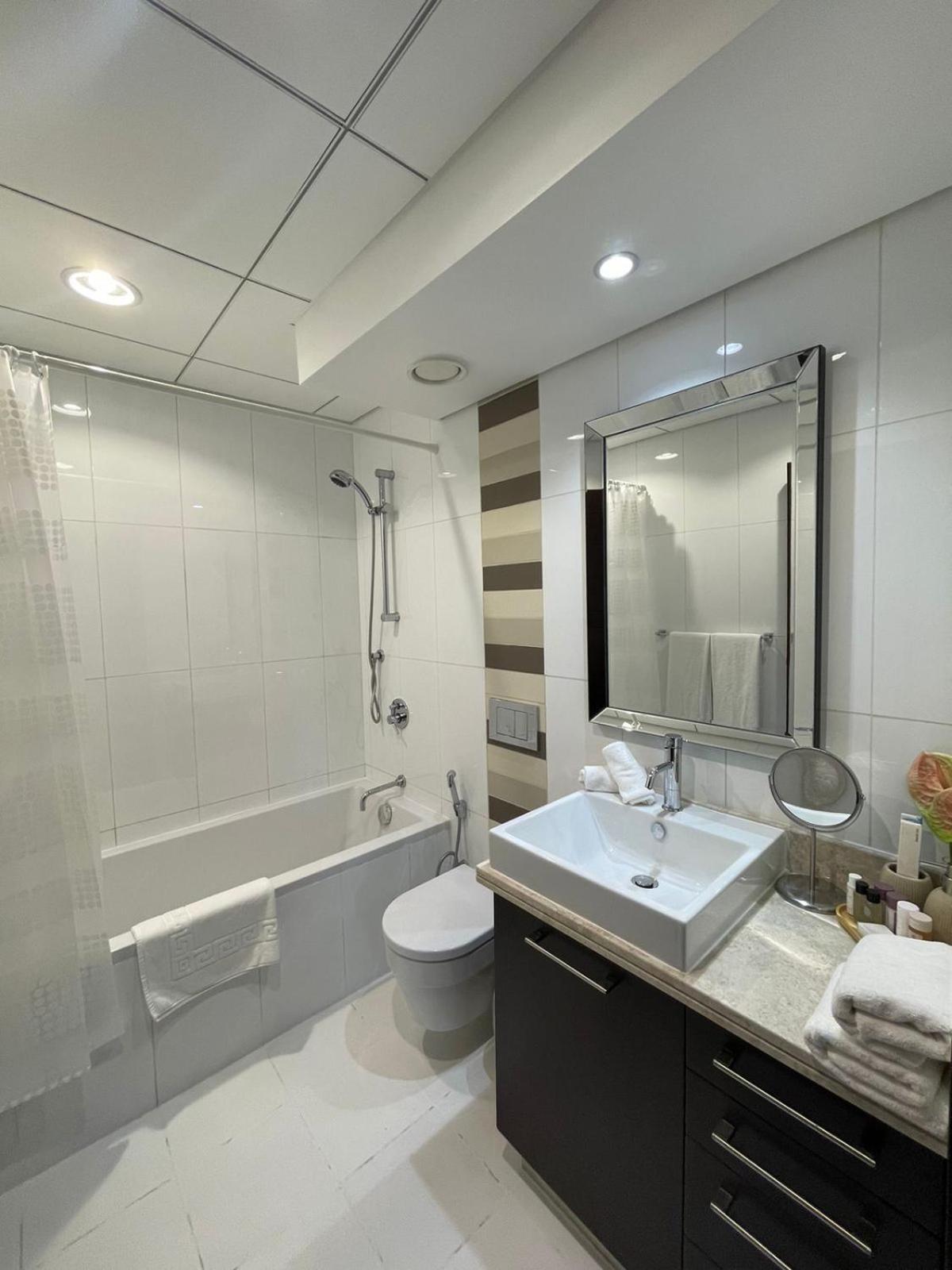 First Class 2Br With Burj Khalifa & Downtown View ドバイ エクステリア 写真