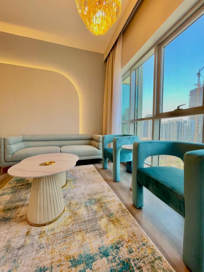 First Class 2Br With Burj Khalifa & Downtown View ドバイ エクステリア 写真