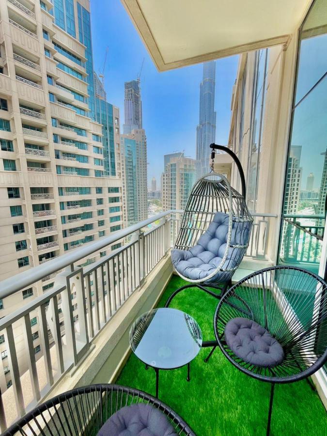 First Class 2Br With Burj Khalifa & Downtown View ドバイ エクステリア 写真