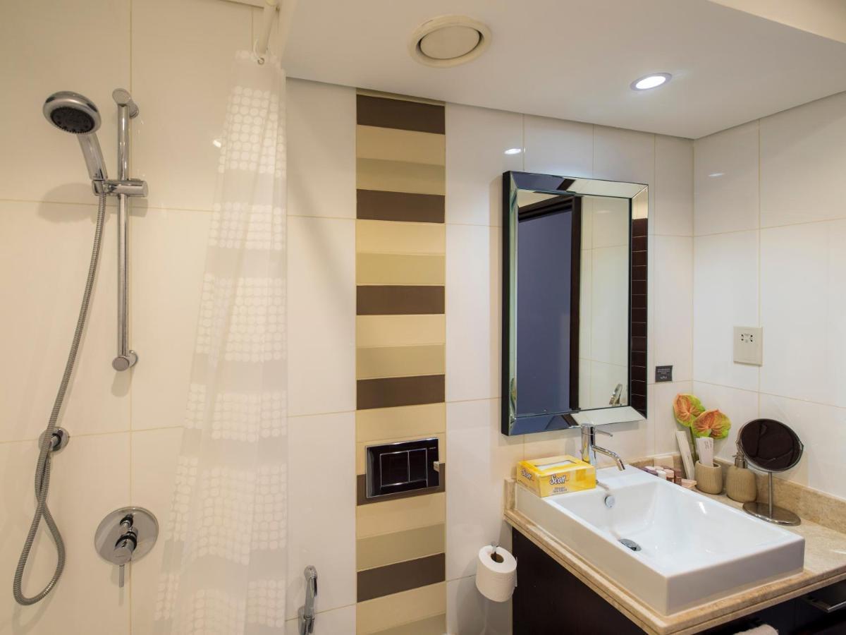 First Class 2Br With Burj Khalifa & Downtown View ドバイ エクステリア 写真