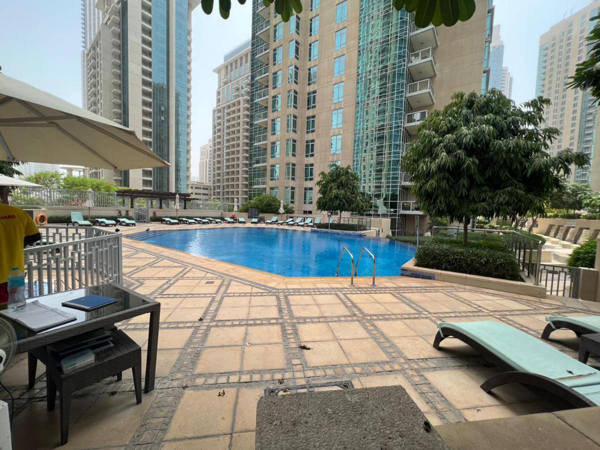 First Class 2Br With Burj Khalifa & Downtown View ドバイ エクステリア 写真